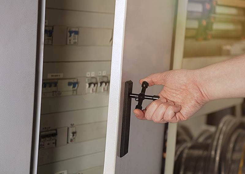 KLUCZYK DO SZAFEK ELEKTRYCZNYCH, WODNYCH I GAZOWYCH 02-002 NEO
