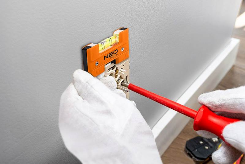 POZIOMNICA KIESZONKOWA MAGNETYCZNA KOMPAKTOWA, POCKET Z KLIPSEM NA PASEK 71-220 NEO TOOLS