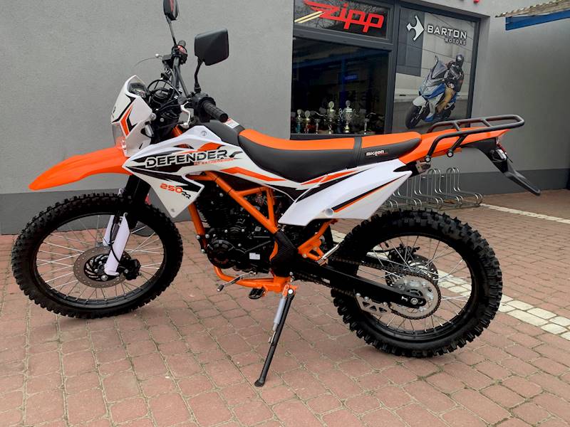 CROSS MIKILON DEFENDER 250 21/18" CZERWONY