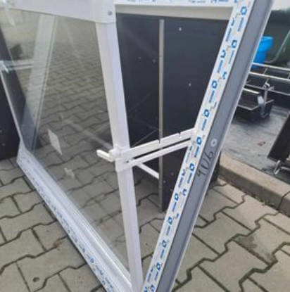 Okno inwentarskie białe 100x70