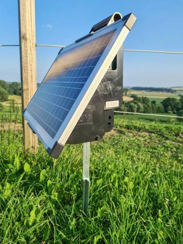 Elektryzator solarny TITAN S 4200 dla koni bydła, owiec, kóz 4,2 J
