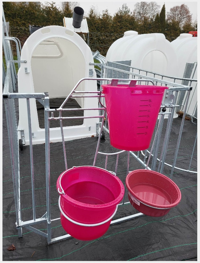 Budka dla cieląt Premium z wygrodzeniem