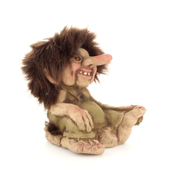 Ny Form Troll 12,0cm chłopiec trzymający stopę