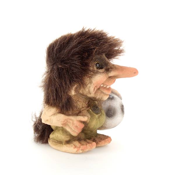 Ny Form Troll  8,5cm chłopiec z piłką