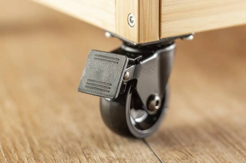 Kółko fi50mm czarne z hamulcem  płytka