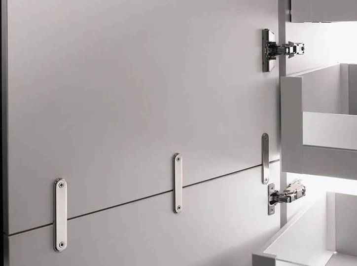 Płytka łącząca fronty TITUS L-105 mm