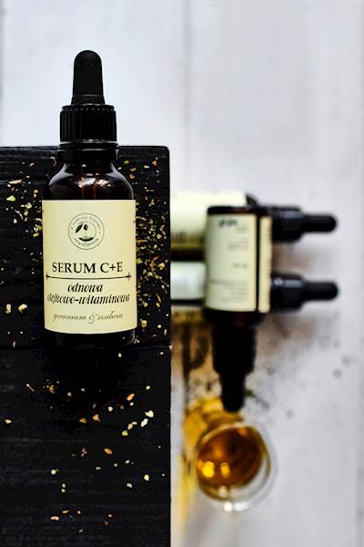 SERUM  C + E  odnowa olejkowo - witaminowa geranium&szałwia