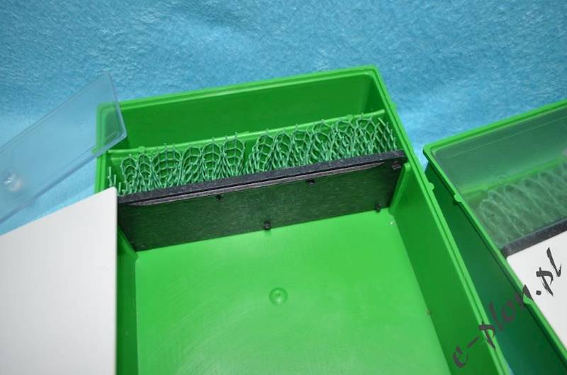 Podkarmiaczka powałkowa skrzynkowa plastik 2,5 L 