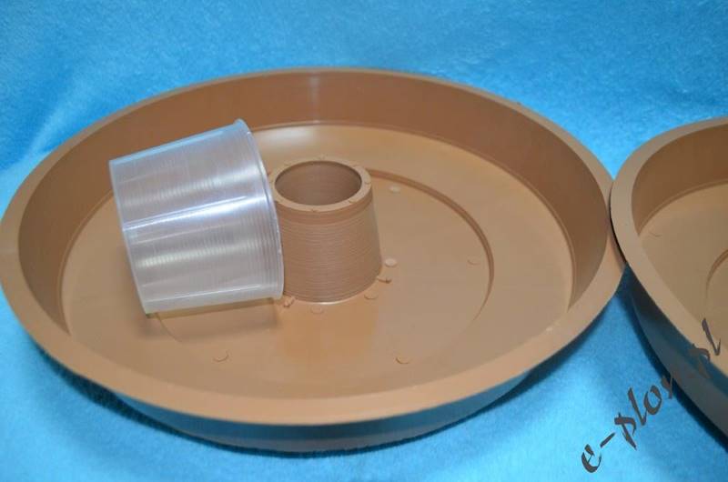 Podkarmiaczka powałkowa okrągła plastik 4 L 