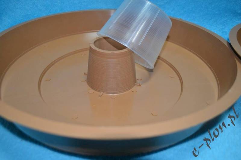 Podkarmiaczka powałkowa okrągła plastik 4 L 
