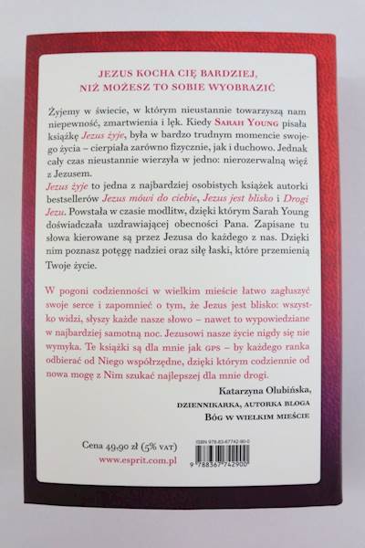 Jezus żyje wyd. II  Sarah Young EST