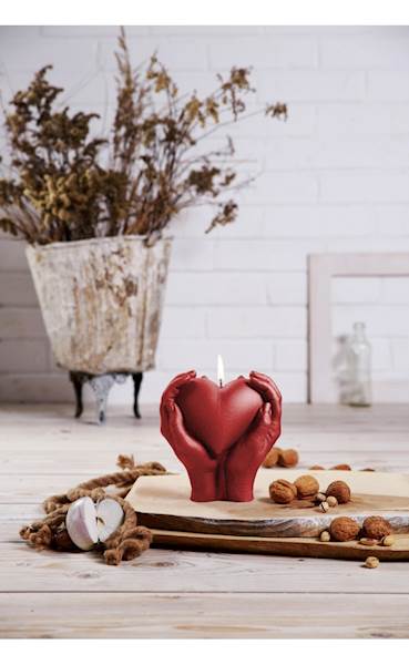 Świeca Candle Heart In Hands Red