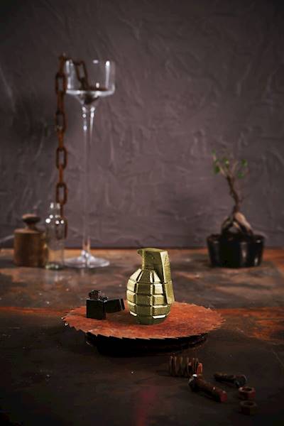 Świeca Candle Concrete Grenade Classic Gold L