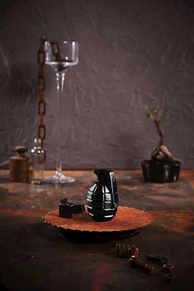 Świeca Candle Concrete Grenade Black Metallic L