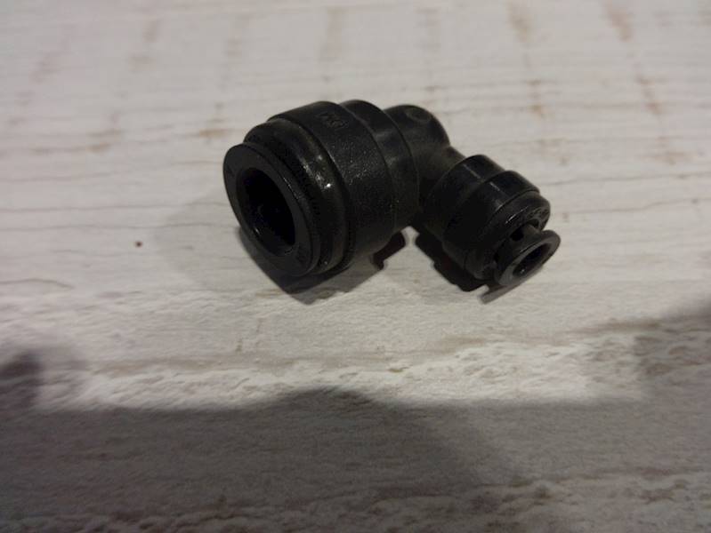 ZŁĄCZKA KOLANO  8/4mm DMfit   AEU0804M