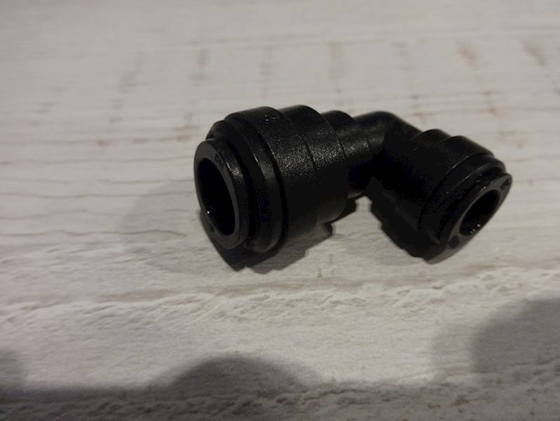 ZŁĄCZKA KOLANO  8/4mm DMfit   AEU0804M