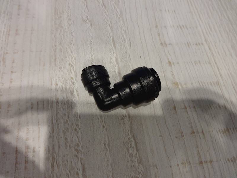 ZŁĄCZKA KOLANO  8/4mm DMfit   AEU0804M