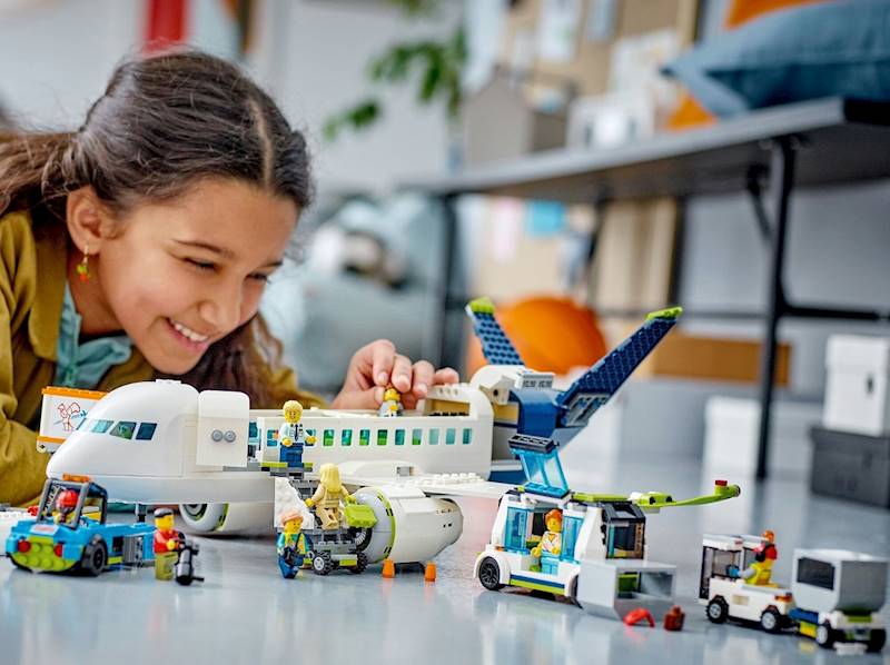 60367 KLOCKI LEGO CITY WIELKI SAMOLOT PASAŻERSKI