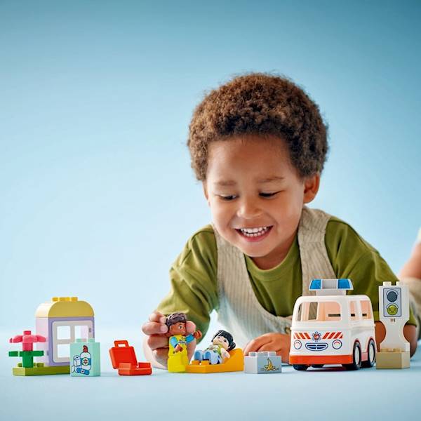 10447 KLOCKI LEGO DUPLO KARETKA Z KIEROWCĄ