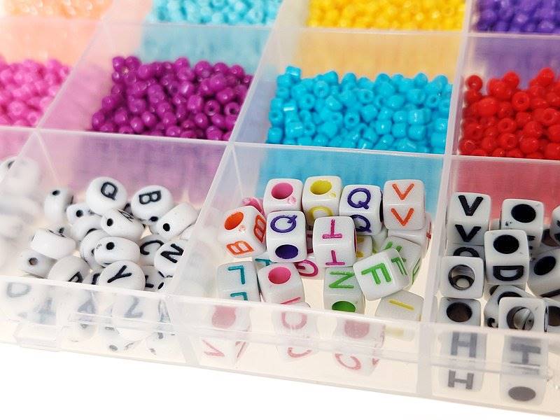 7385 Zestaw koralików do bransoletek i naszyjników + literki + sznurek