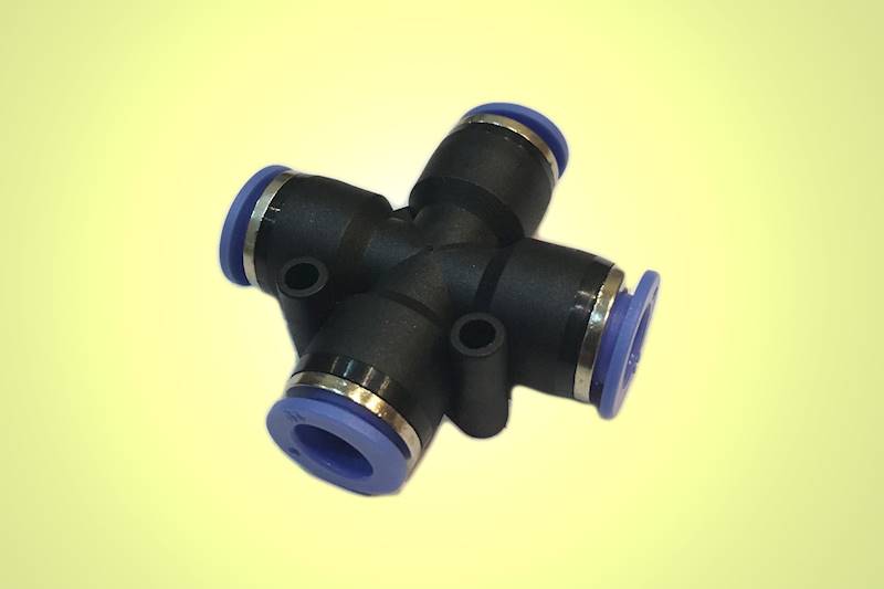 Czwórnik wtykowy 8mm pneumatyczny