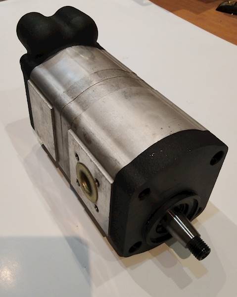 Pompa podwójna Caproni 22A11/8,2X653-A1A40W