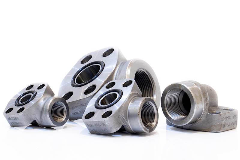 Adapter SAE 1 1/4" 6000 psi- 1 1/4" BSPP kątowy 