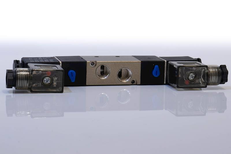 Elektrozawór 5/2 G1/4" bistabilny 4V320-08 24VDC