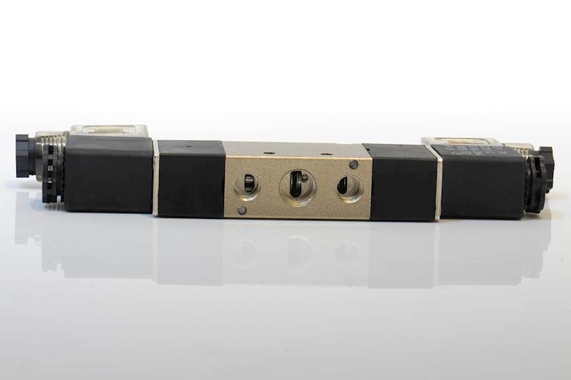 Elektrozawór 5/2 G1/4" bistabilny 4V320-08 24VDC