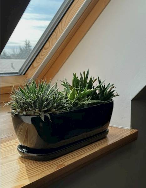 05.367.32 RYNNA Z PODST. CZARNA