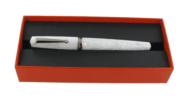 DELTA-PIÓRO INTESA WHITE SILVER TRIMS STEEL NIB