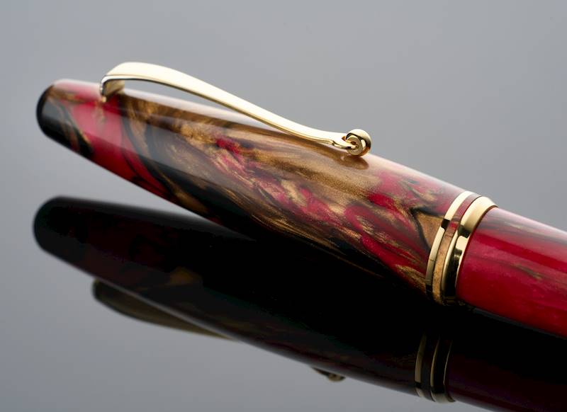 MAIORA PIÓRO GOLDEN RULE STEEL NIB GOLD TRIMS