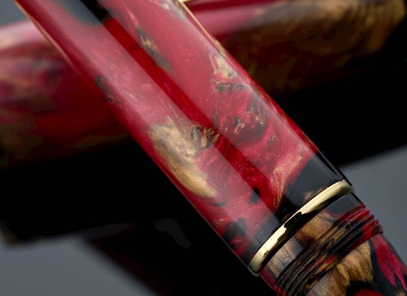 MAIORA PIÓRO GOLDEN RULE STEEL NIB GOLD TRIMS