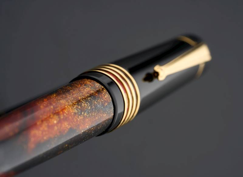 DELTA-PIÓRO DV GLOW UP STEEL NIB,GOLD TRIMS