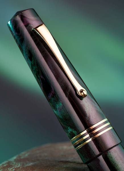 MAIORA PIÓRO "EVEREST" GOLD TRIMS EBONITE