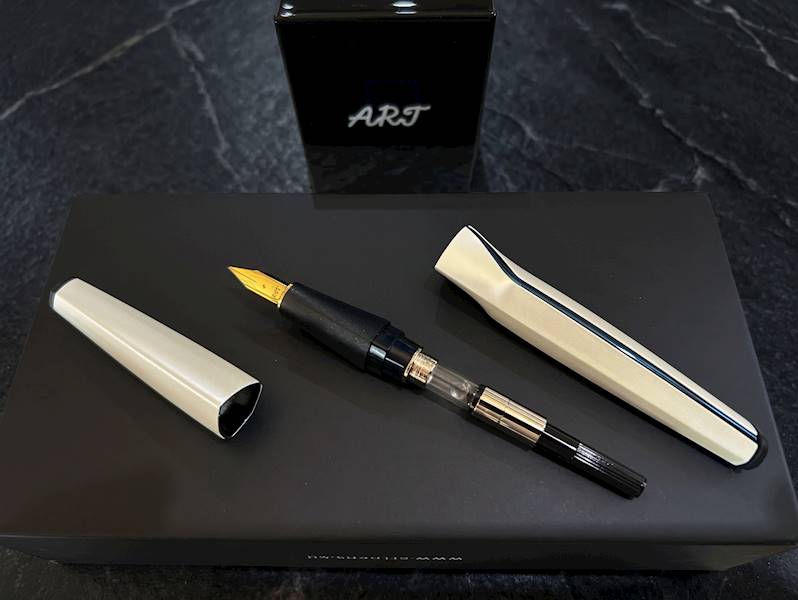 ART-PIÓRO WIECZNE-WHITE/PEARL