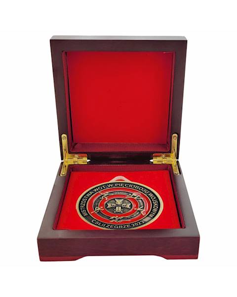 Etui drewniane na medal czerwone