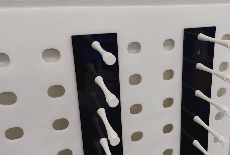Nakładka ozdobna do ekspozytora ONE STAND • Nakładka ozdobna do ekspozytora ONE STAND (19 opraw) • KOLOR: 01 CZARNY POŁYSK