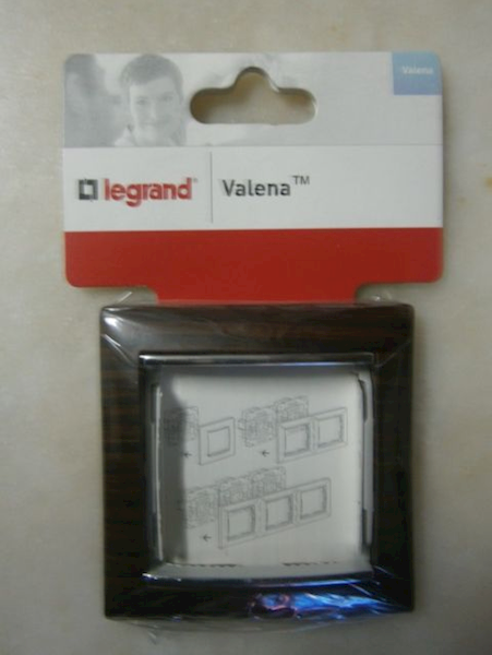 Legrand VALENA Ramka 1-krotna ciemne drewno