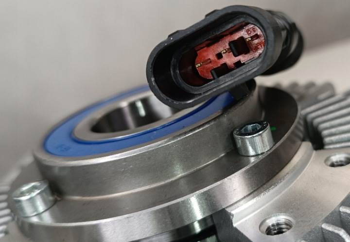 ELEKTROMAGNES SPRZĘGŁO IVECO  3.0 09- 3PIN