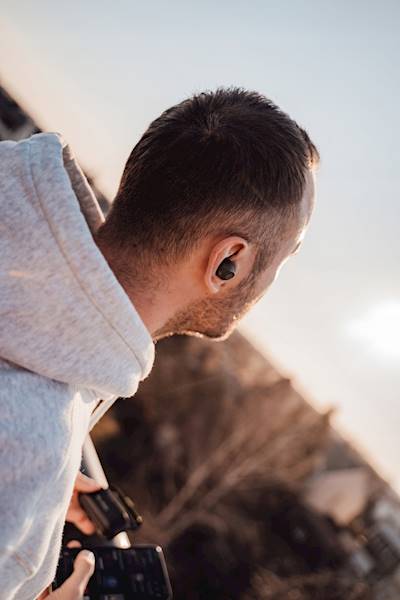 SŁUCHAWKI BEZPRZEWODOWE BLUETOOTH 5.1 + POWERBANK MIKROFON SPORTOWE DOUSZNE