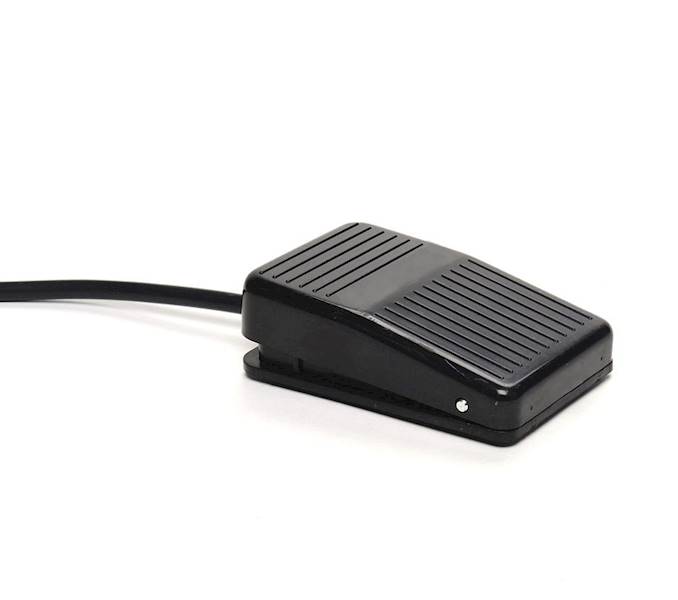 PRZEŁĄCZNIK NOŻNY PEDAŁ PLASTIKOWY TFS1 10A 250V - Z PRZEWODEM 0,2M