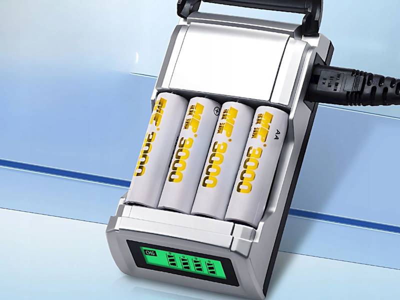 SZYBKA ŁADOWARKA DO AKUMULATORKÓW BATERII PALUSZKÓW AA i AAA AUTOMATYCZNA