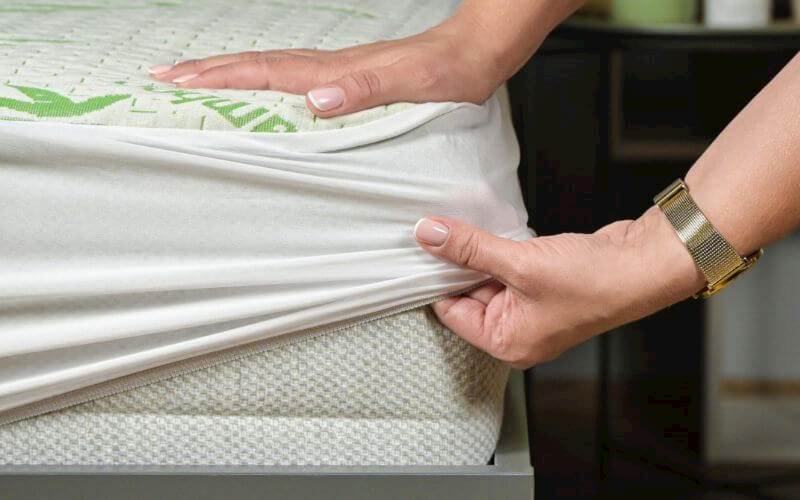 Ochraniacz wodoodporny BAMBOO 180x200x25