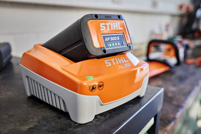 ŁADOWARKA STIHL AL 301 - szybkie ładowanie AK/AP