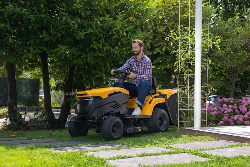 TRAKTOREK STIGA AKU ESTATE 384E