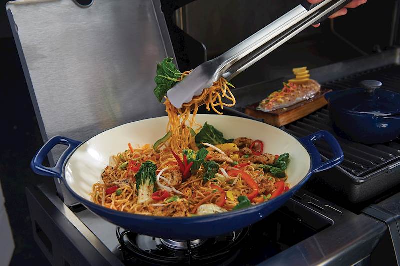 WOK ŻELIWNY Z PORCELANOWĄ POWŁOKĄ BROIL KING