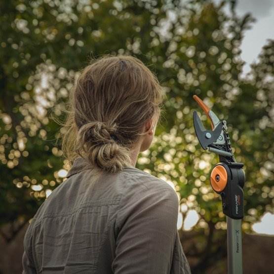 SEKATOR ŻYRAFA FISKARS UPX 82 PowerGear220cm