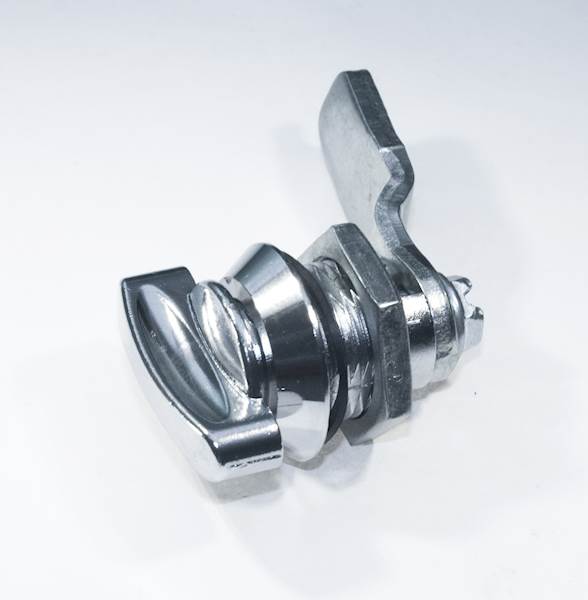 ZAMEK MEBLOWY NA MOTYLEK BL.ODGIĘTA L=53 MM