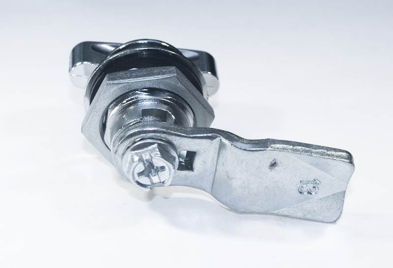 ZAMEK MEBLOWY NA MOTYLEK BL.ODGIĘTA L=53 MM